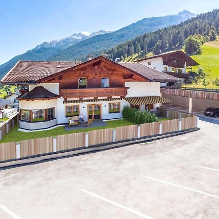 Apartment In Stubai Valley With Balcony Нойштіфт-ім-Штубайталь Екстер'єр фото