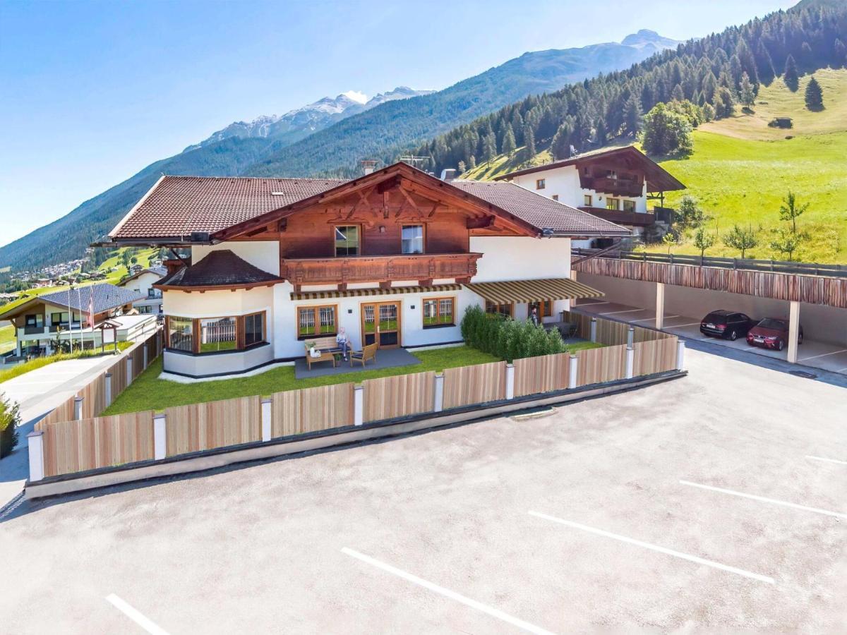 Apartment In Stubai Valley With Balcony Нойштіфт-ім-Штубайталь Екстер'єр фото